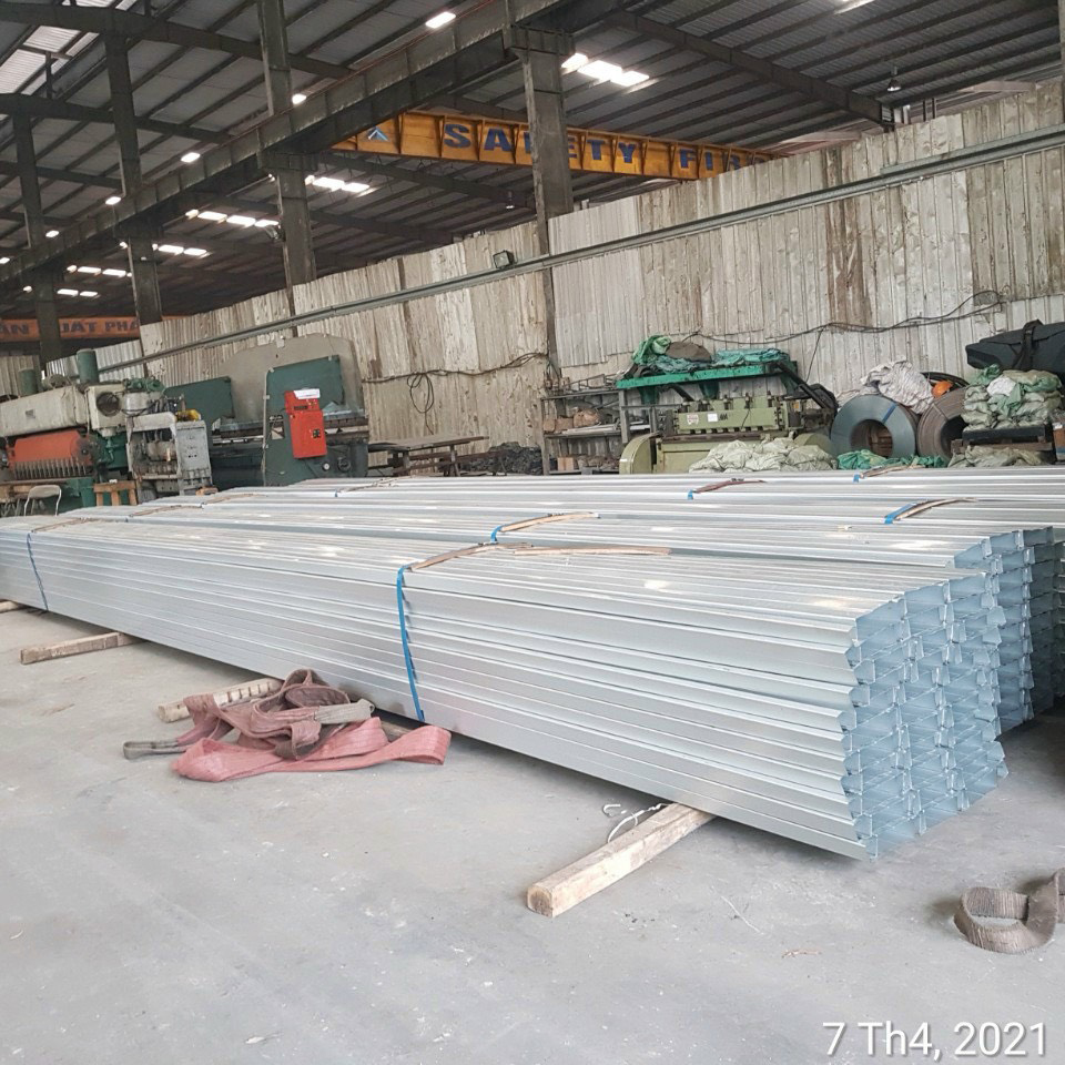 Decking floor